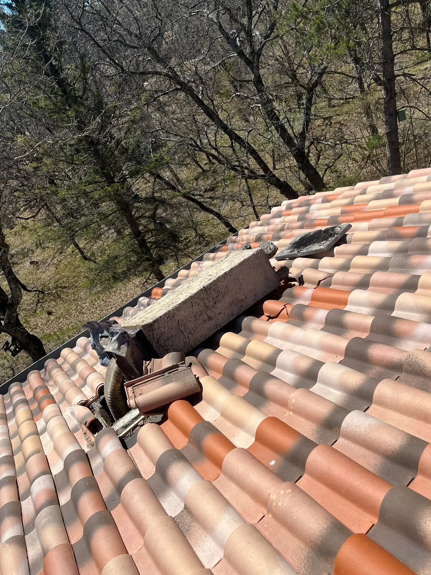 Toiture en tuiles entièrement rénovée dans le Var